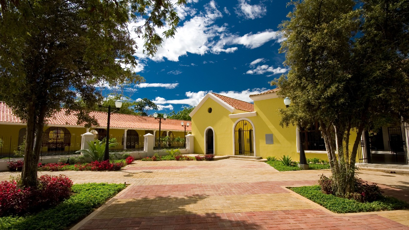 Casco central Santa Ana de Coro, estado Falcon, Venezuela by Luisontiveros