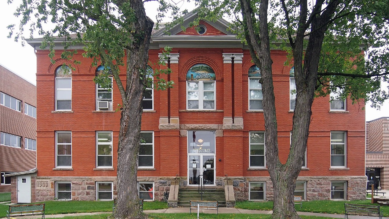 Hubbard County Courthouse E by McGhiever