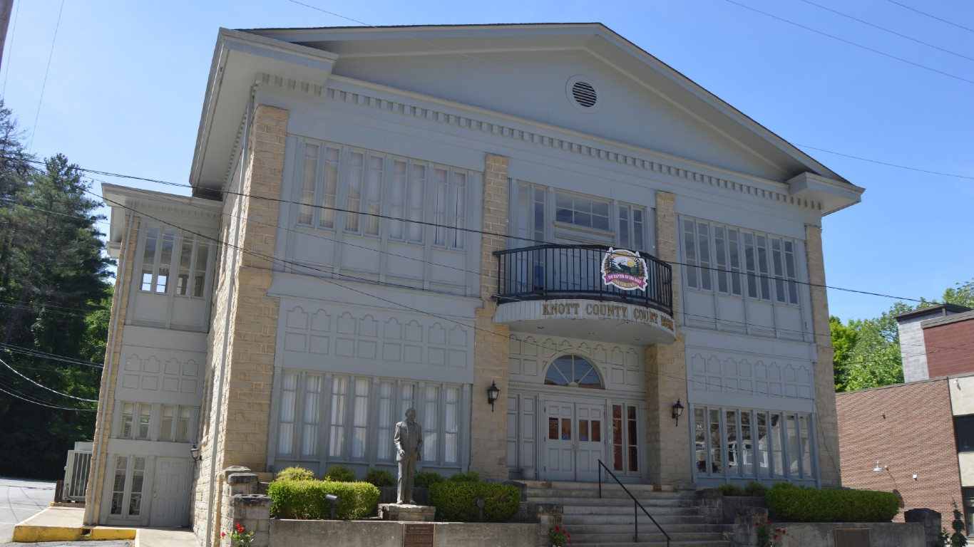 Knott County Courthouse by Nyttend