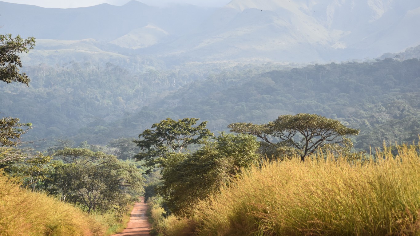 Nimba mountainridge by Yakoo1986