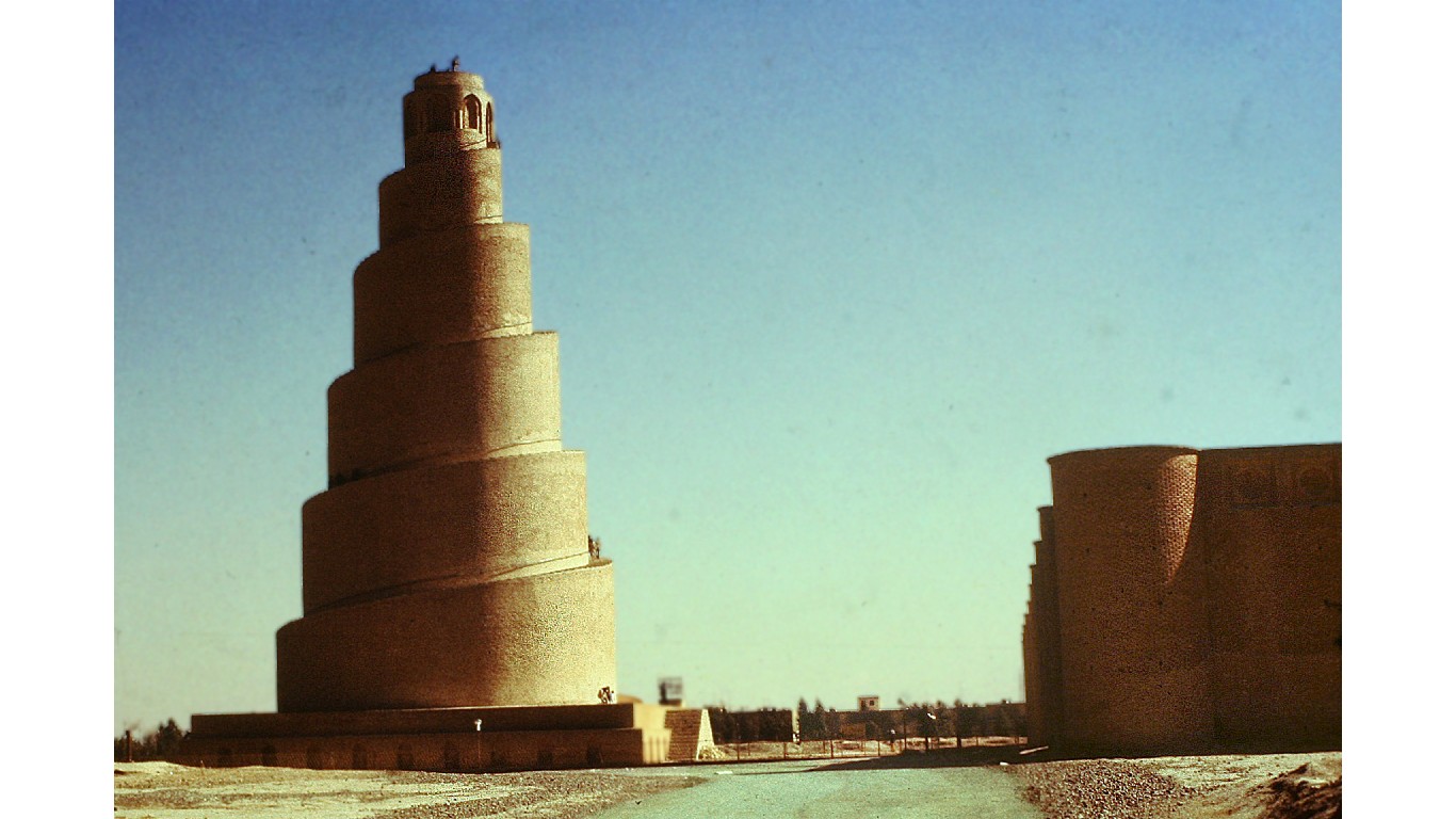 Samarra-Wielki Meczet ze spiralnym minaretem - panoramio by J.Merena