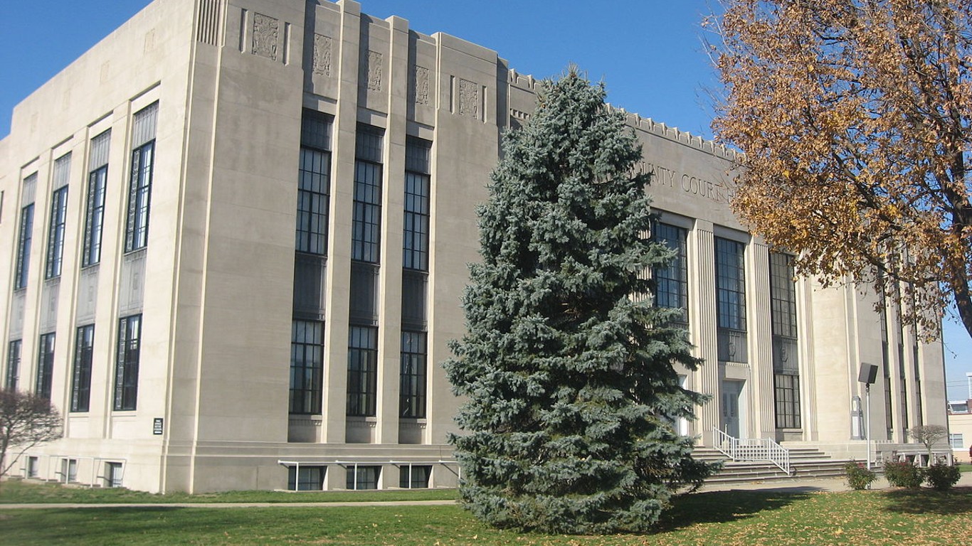 Shelby County Courthouse in Shelbyville by Nyttend