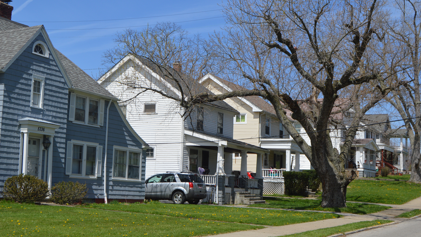 Southern end of Vine Street, Maple Heights by Nyttend