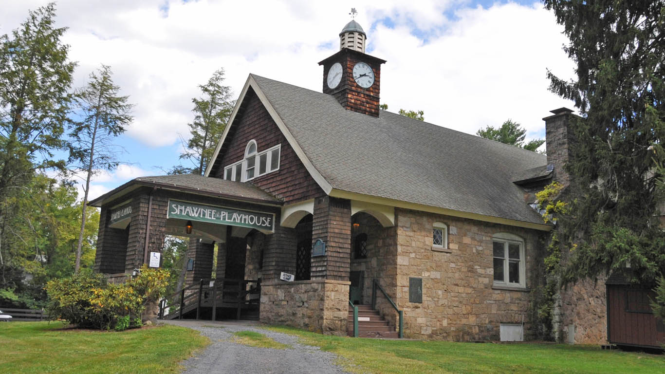 WORTHINGTON HALL, MONROE COUNTY, PA by Jerrye &amp; Roy Klotz, MD 