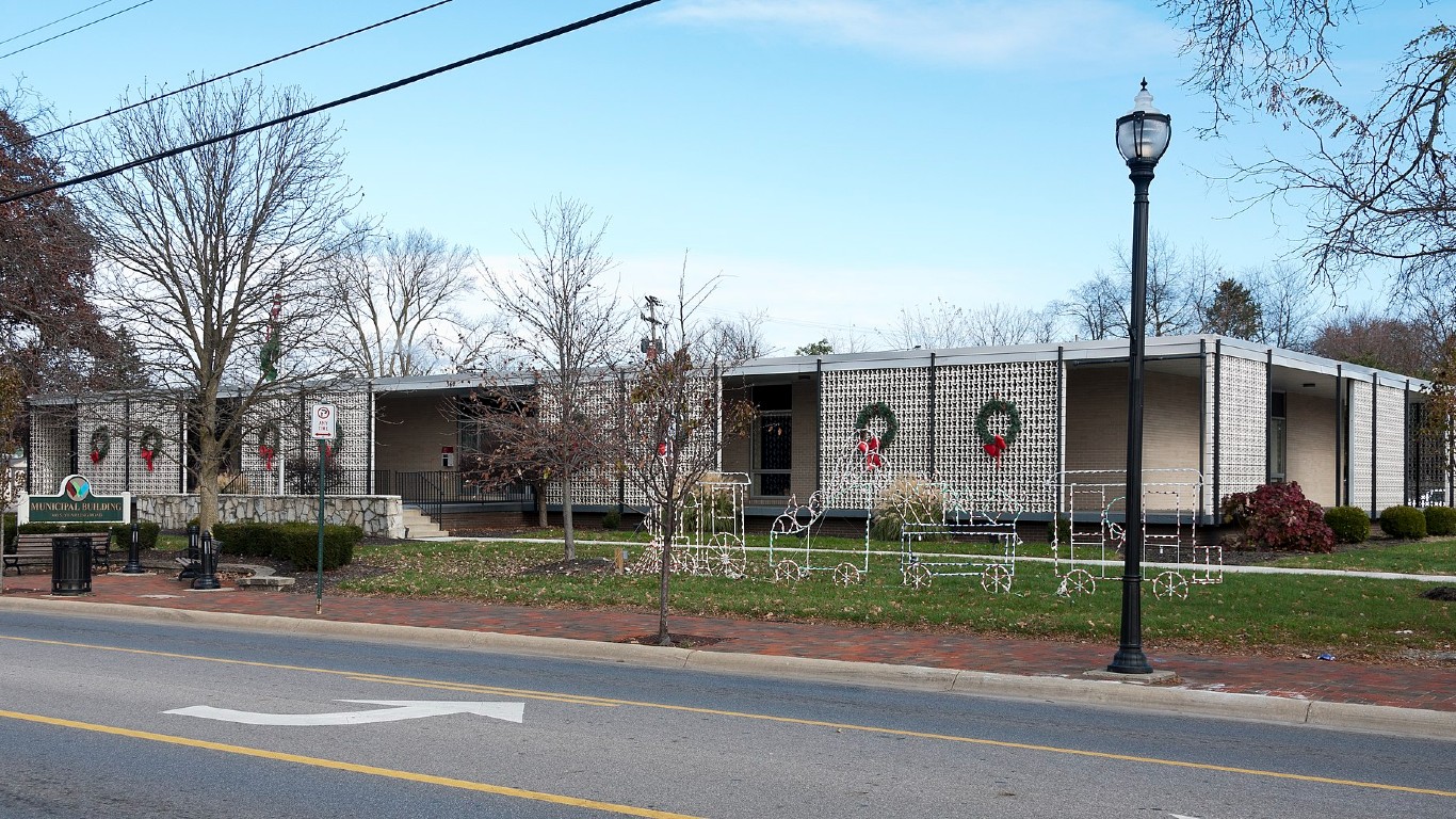 Whitehall Municipal Building by https://commons.wikimedia.org/wiki/User:Sixflashphoto