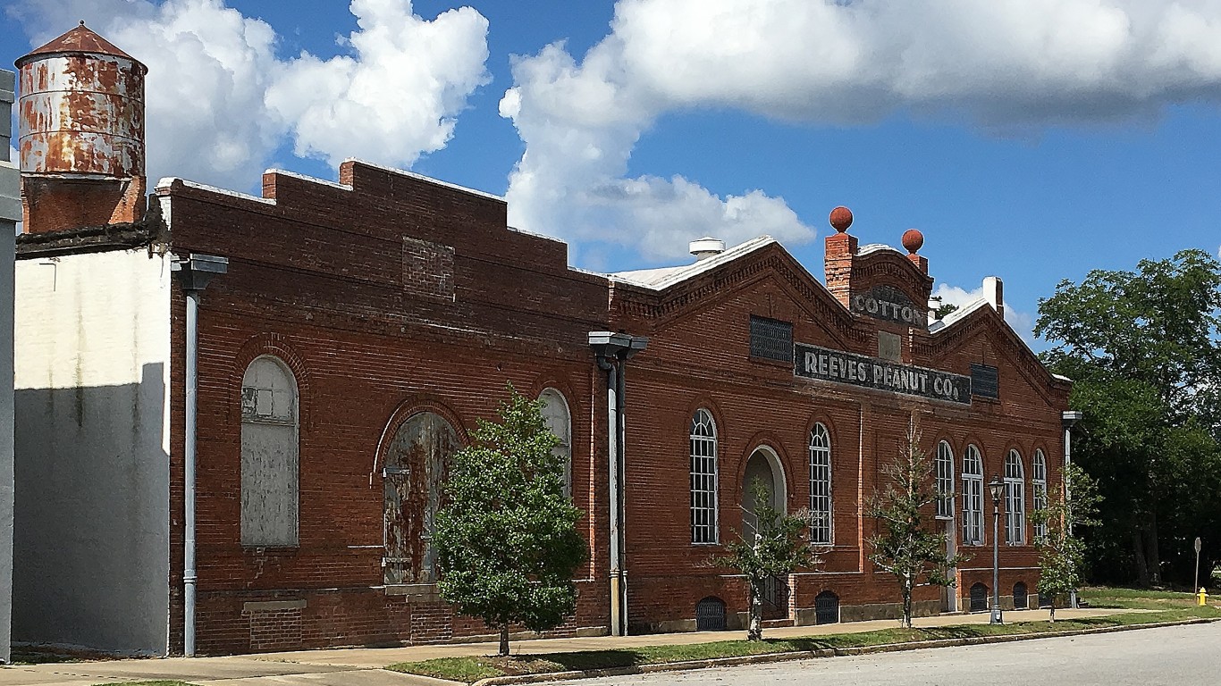 Eufaula, Alabama - Reeves Pean... by Olin Gilbert