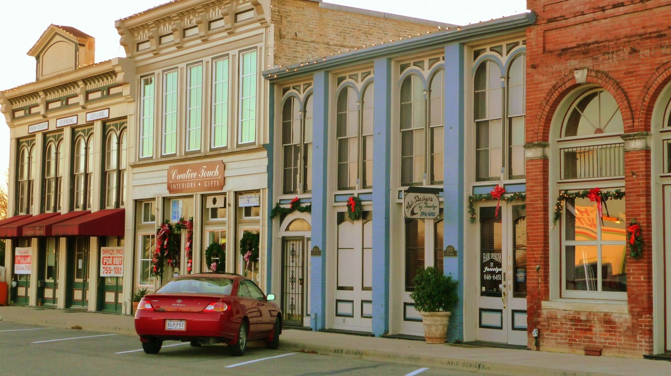 Hutto Tx - East Street by Dave