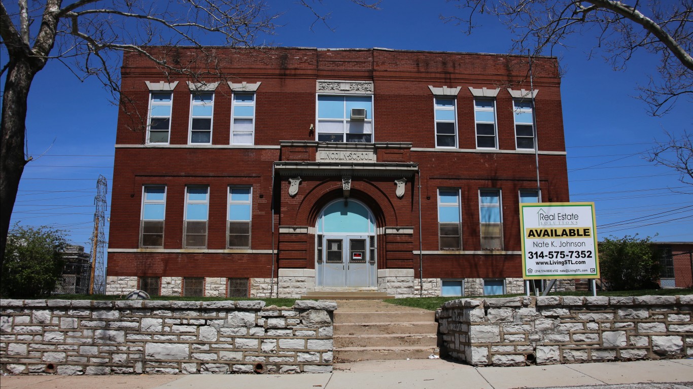 Lincoln School 1907 in Pagedal... by Paul Sableman