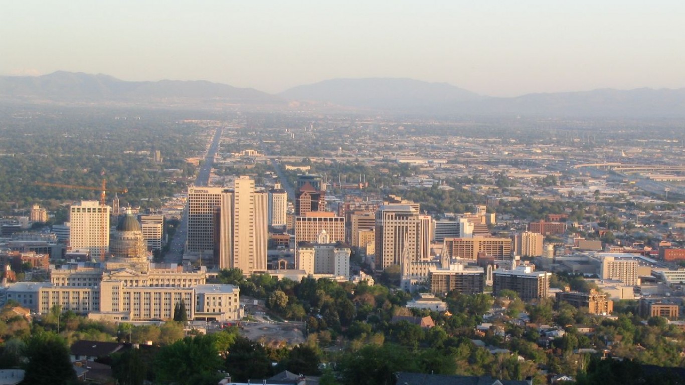 Salt Lake City, Utah from Ensi... by Ken Luпd