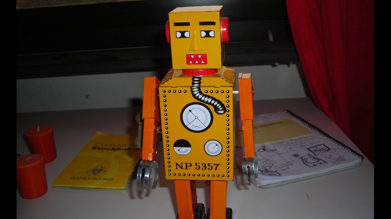 Robot Lilliput by Dorian