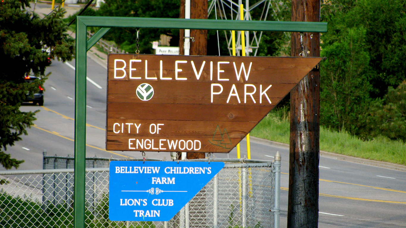 EnglewoodParkSign by Public Domain / https://en.wikipedia.org/wiki/File:EnglewoodParkSign.jpg