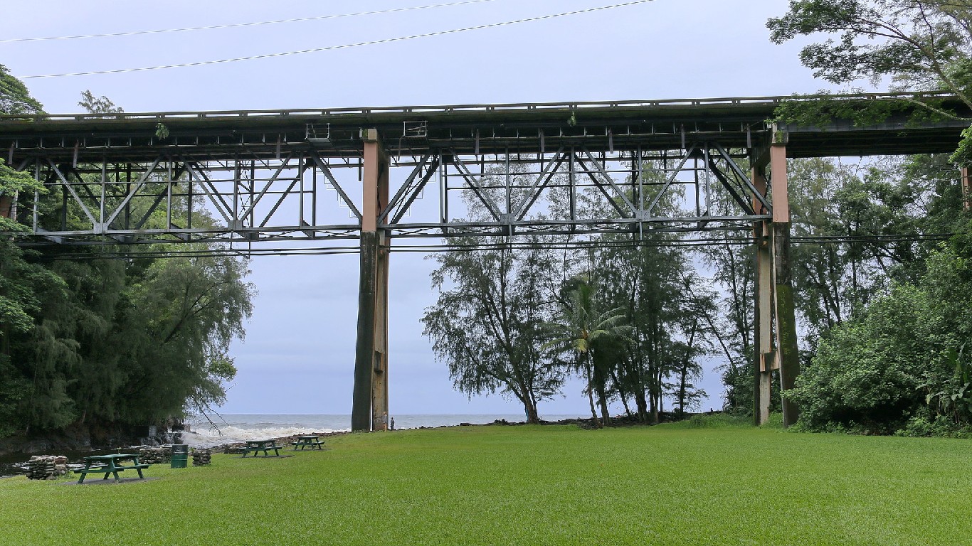 Hawaii Belt Rd over Kolekole Beach Park, Pepeekeo (504244) by Robert Linsdell