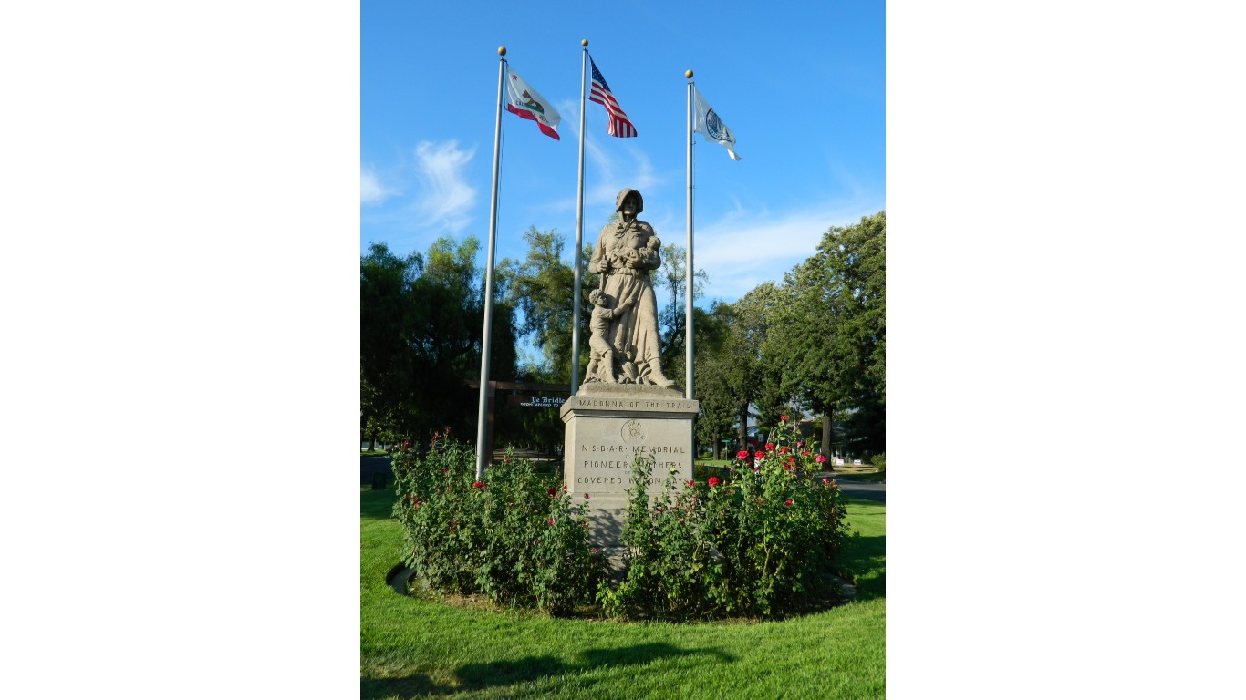 Madonna of the Trail, Upland, California by Laurie Losh Babcock; sculptor August Leimbach