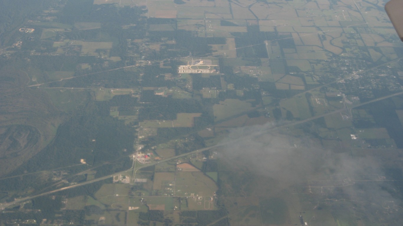 Vinton, Louisiana by Ken Lund