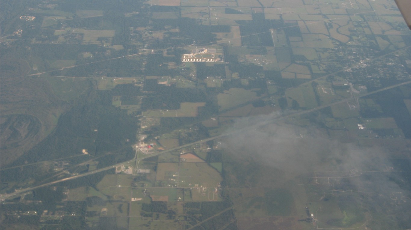 Vinton, Louisiana by Ken Luпd