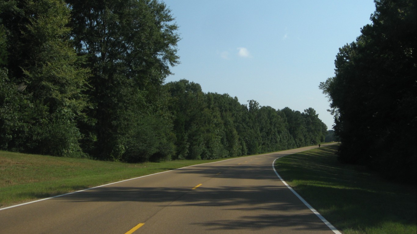 Natchez Trace Parkway, Clinton... by Ken Lund