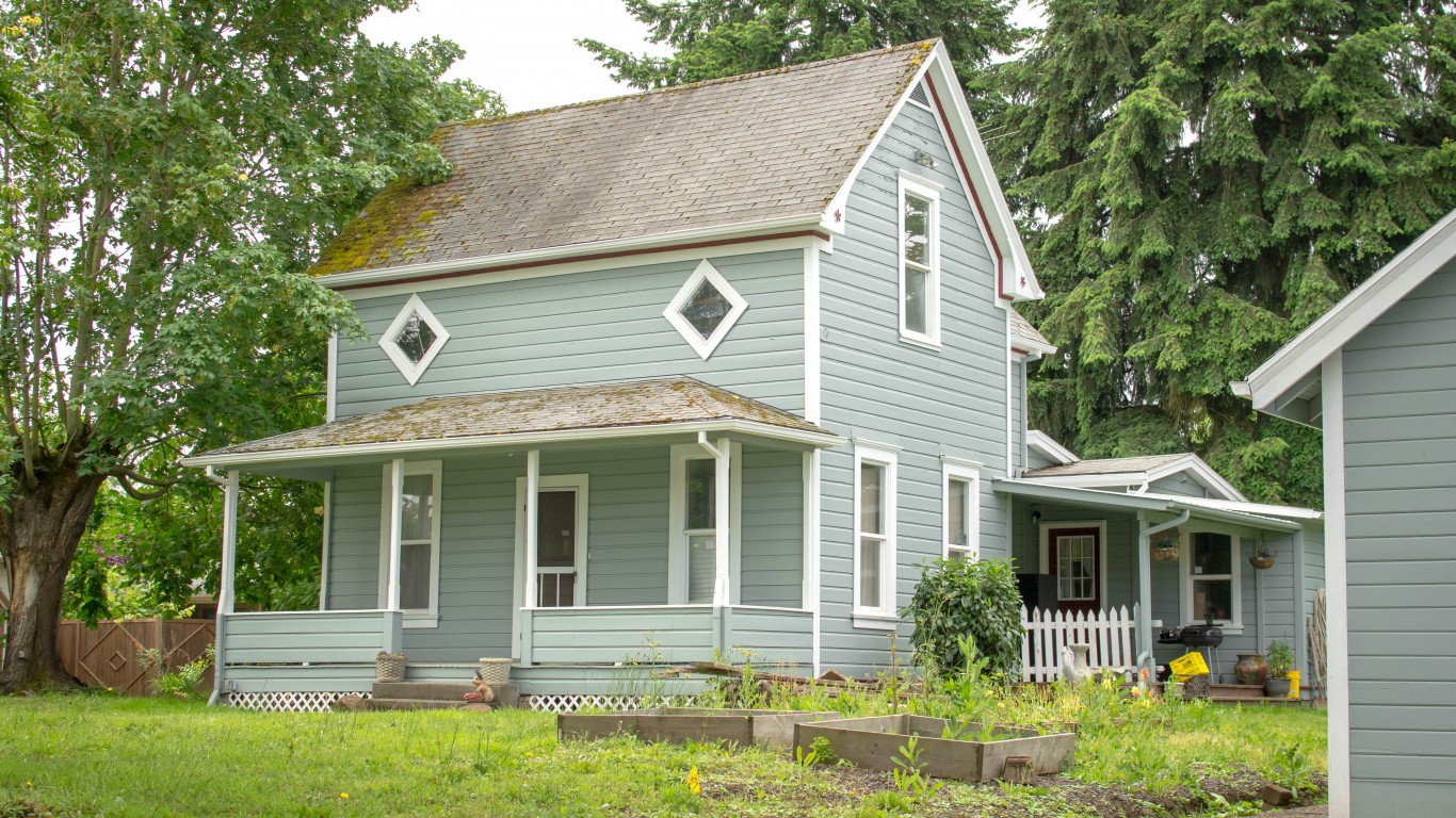 Woodburn, Oregon by pony rojo