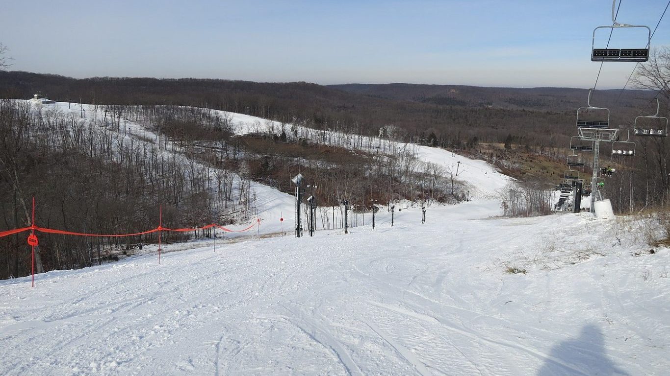 Hidden Valley Ski Area in Missouri by Paul Sableman