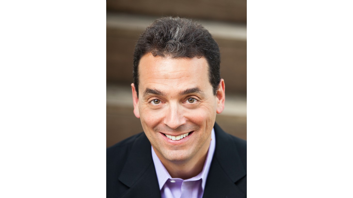 Daniel H. Pink (cropped) by Dhpmccullought