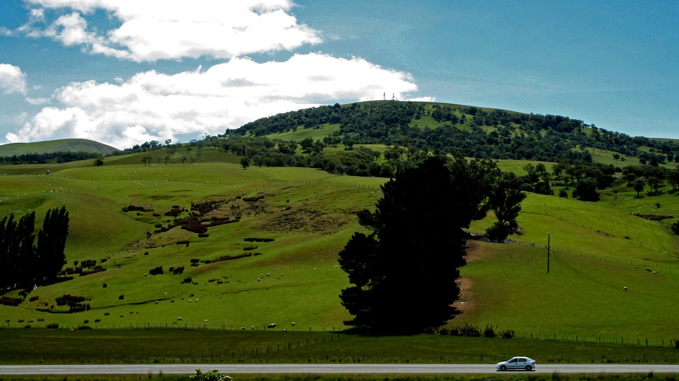 Mt Baldie Tumai Waikouaiti Ot... by Alistair Paterson