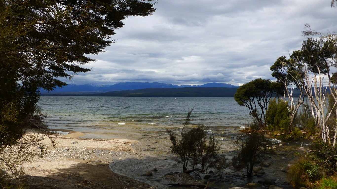 Te Anau by Guillaume Capron