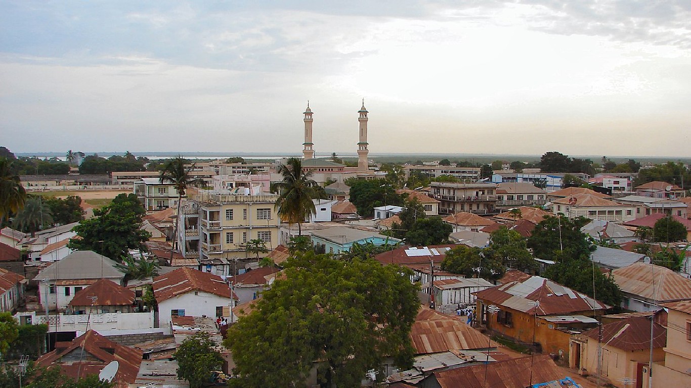 Banjul-King-Fahad-Mosque-2007 by Bju00f8rn Christian Tu00f8rrissen