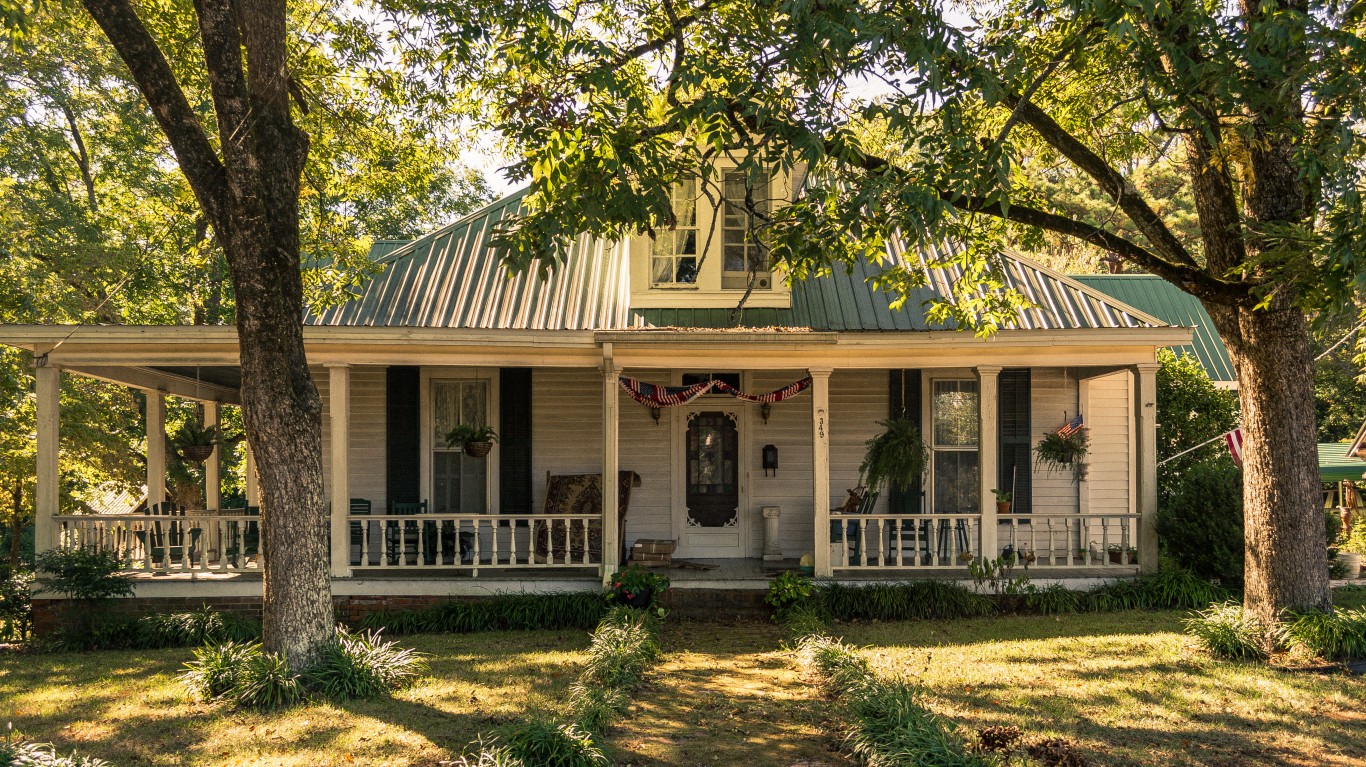 Old House - Monticello, Georgi... by Lee Coursey