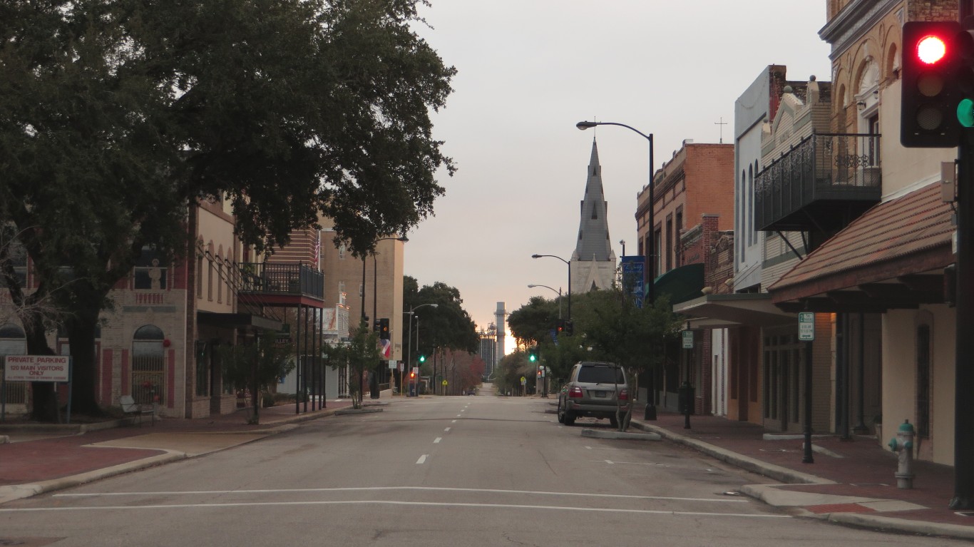 Victoria, Texas by Ken Luпd