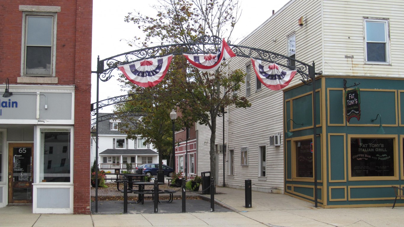 Rochester, New Hampshire by Doug Kerr