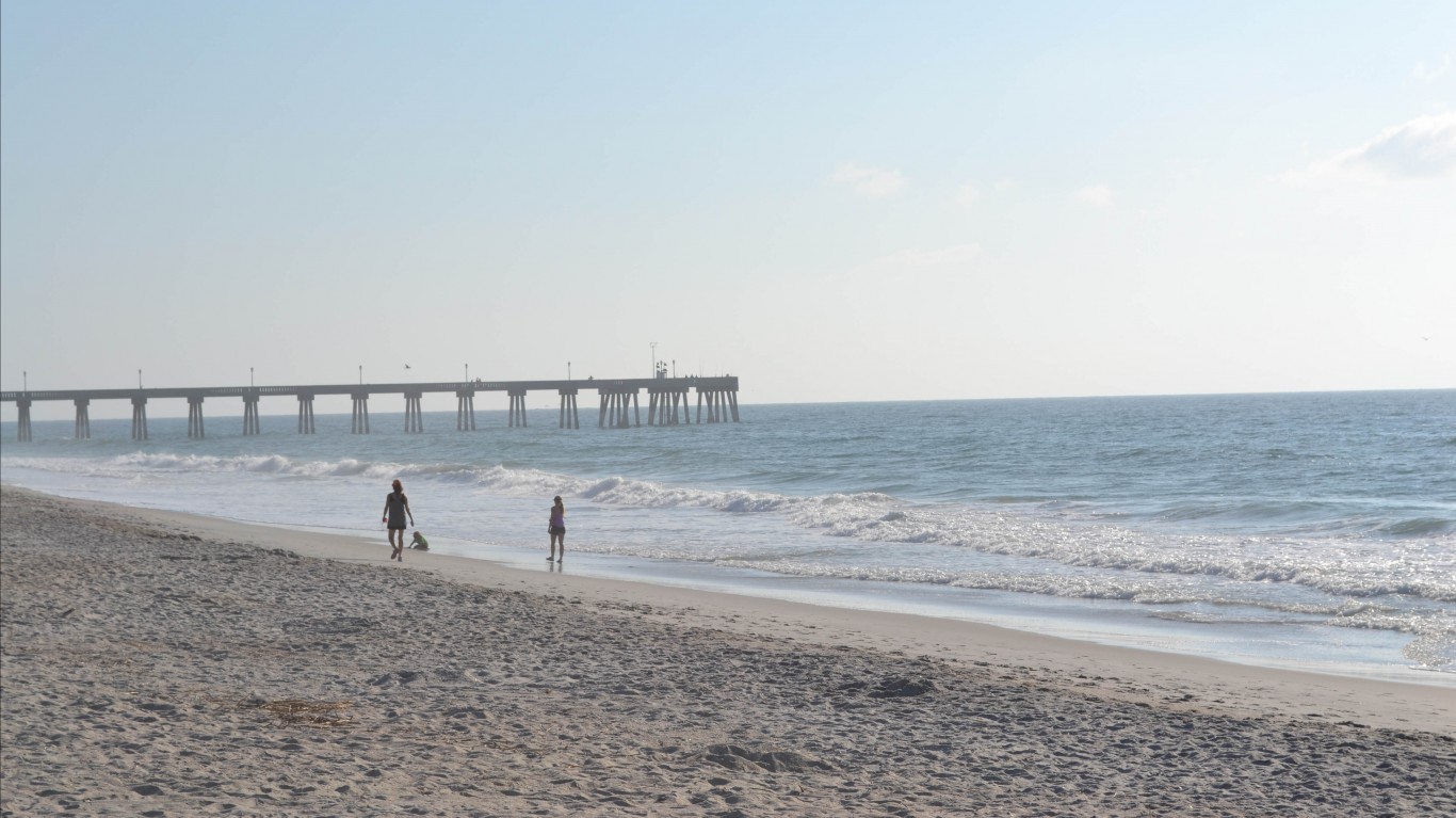 Wrightsville Beach, North Caro... by Sean Loyless