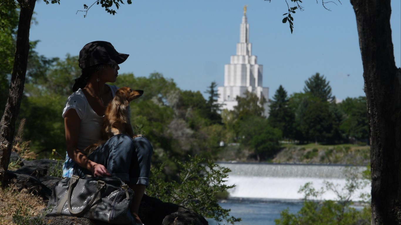 Idaho Falls on the Snake River... by kennejima