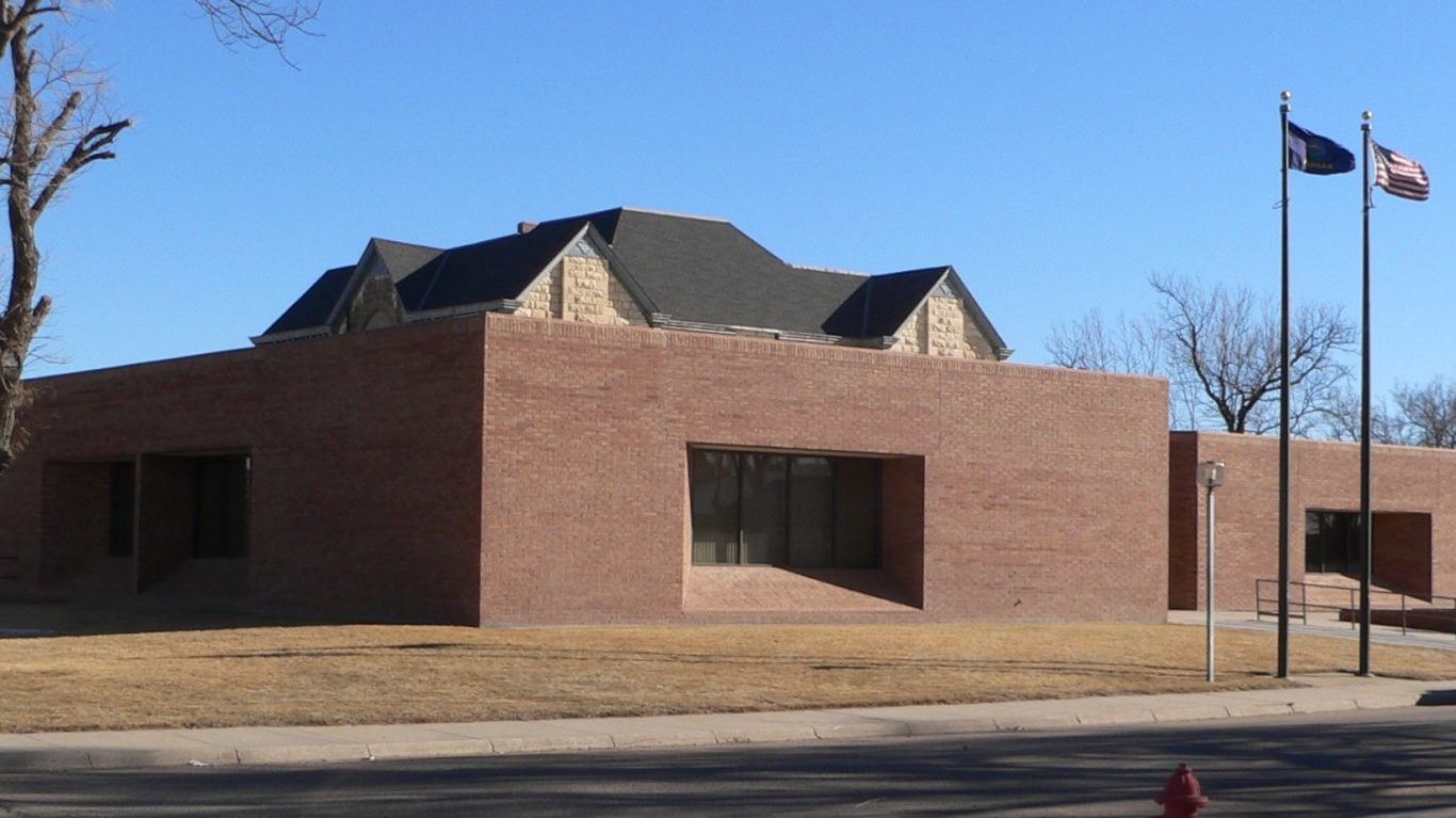 Greeley County courthouse in Tribune, Kansas by Ammodramus