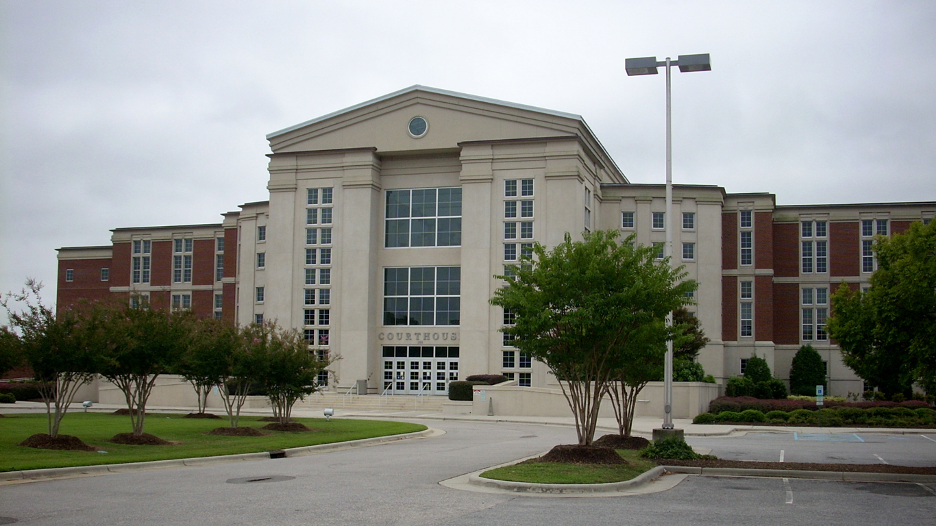 Harnett County Courthouse by Gerry Dincher - Flickr: Harnett County Courthouse