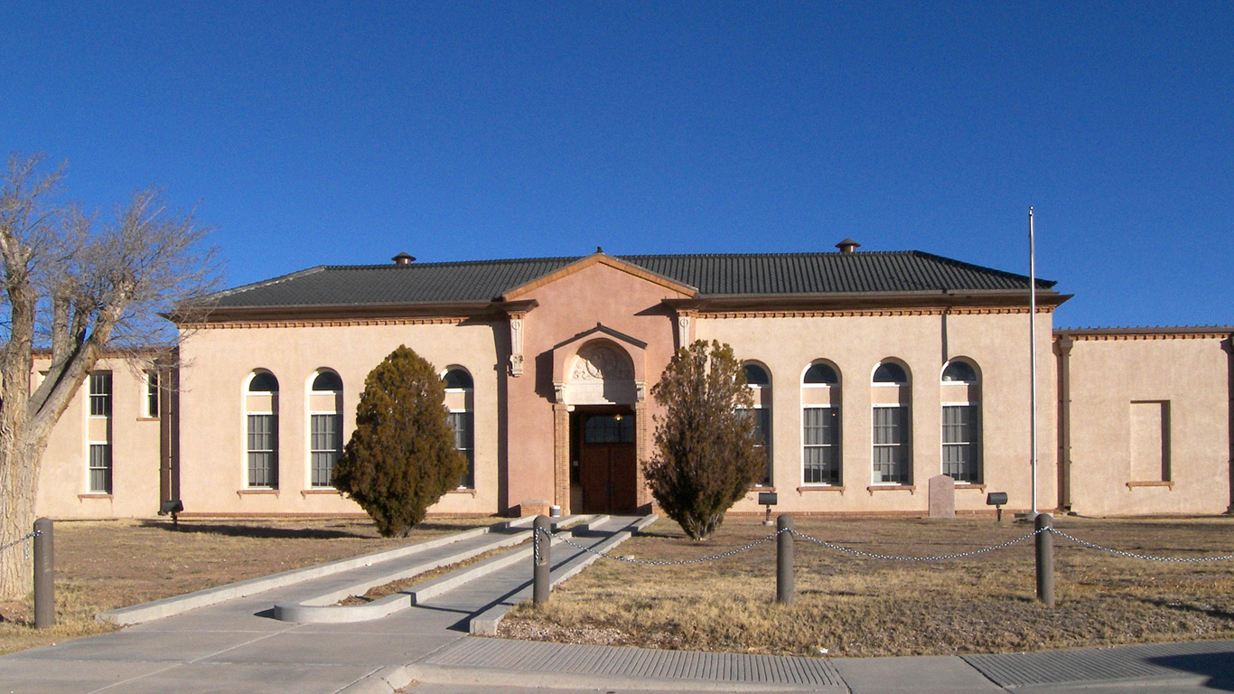 Hudspeth county courthouse 2009 by Larry D. Moore