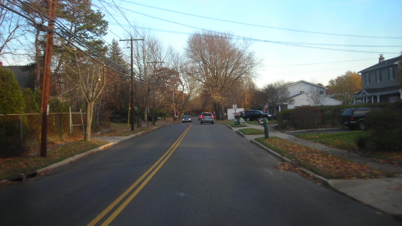 Browns Road - Nesconset, New Y... by Doug Kerr