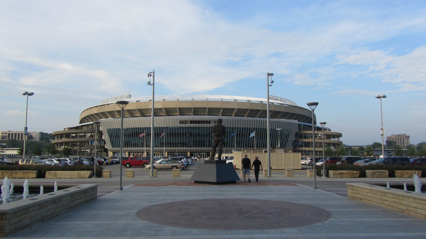 Founders Plaza, Arrowhead Stad... by David Jones