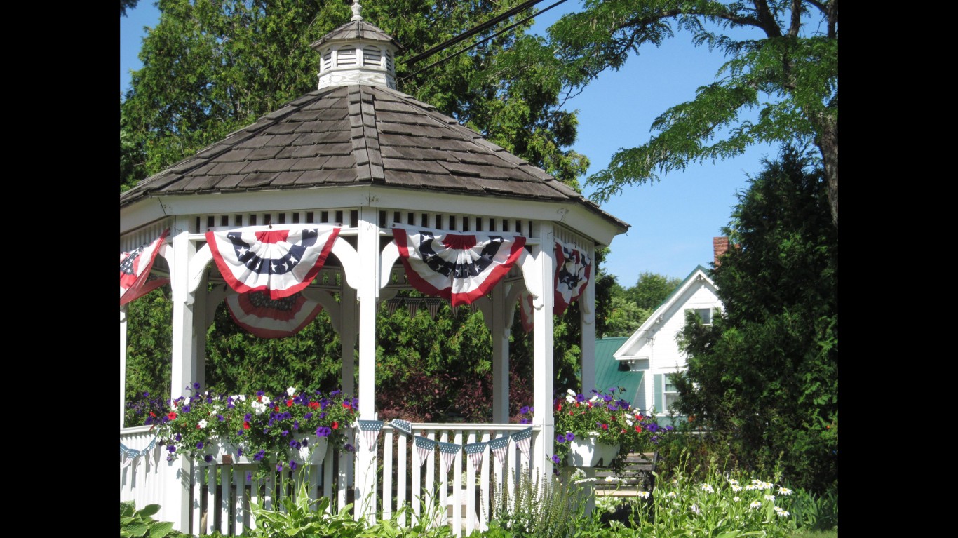 Alton, New Hampshire by Doug Kerr