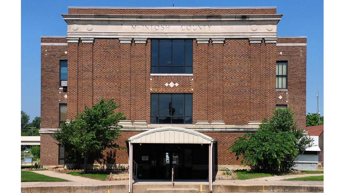 Mcintosh county ok courthouse by Larry D. Moore