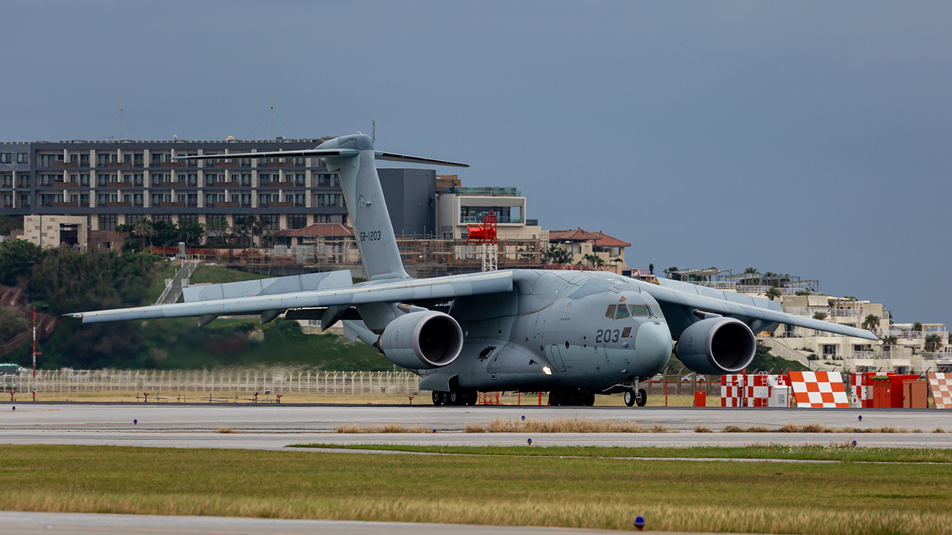 20181208 Kawasaki C-2 landing Naha Air Show 2018-2 by Balon Greyjoy 