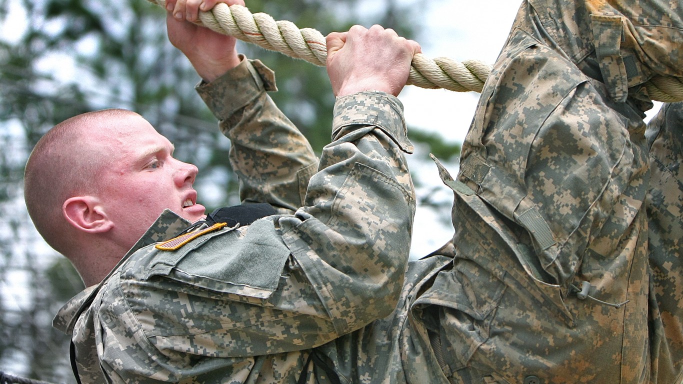 North Dakota Soldier Returns f... by @USArmy