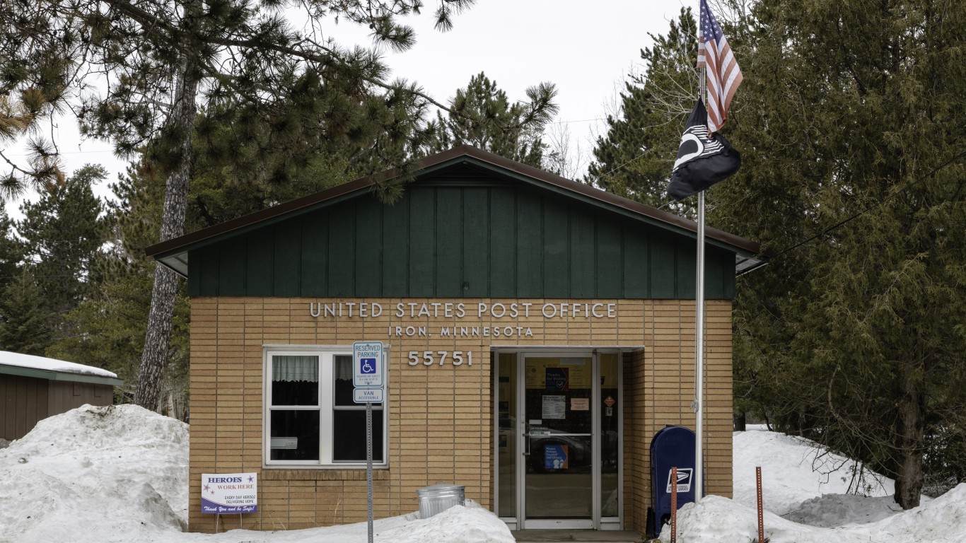 United States Post Office in I... by Lorie Shaull