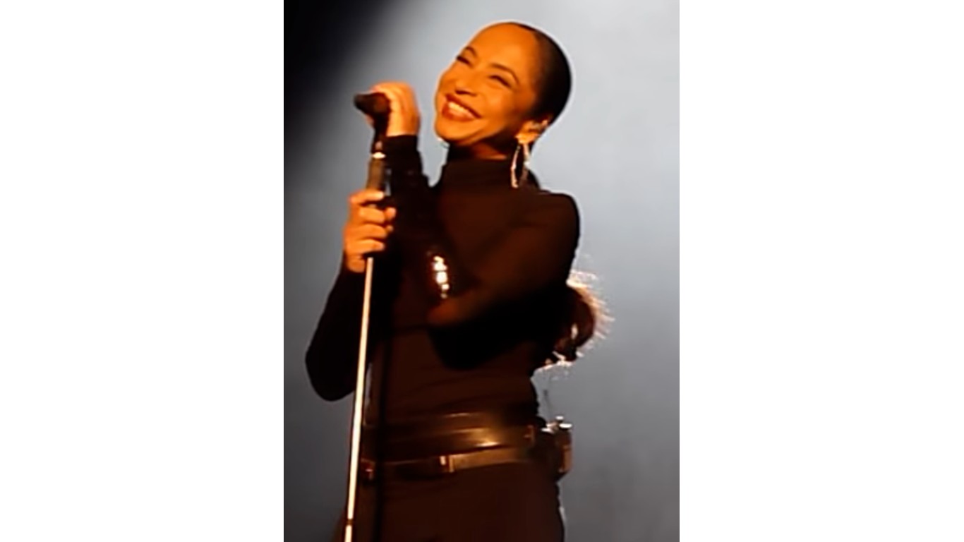 Sade Chile 2011 (cropped) by Ninoska Yu00e9venes