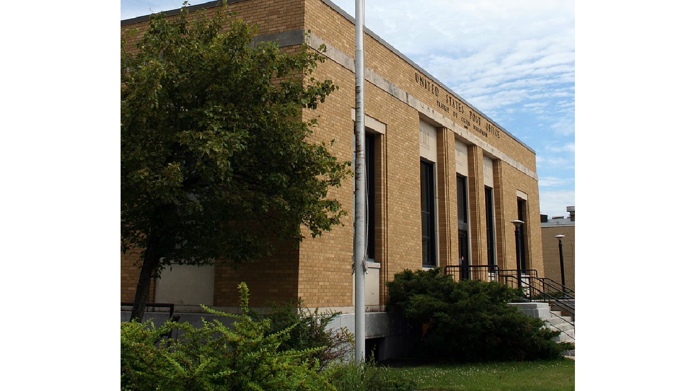 Prairie du Chien Post Office by Jonathunder