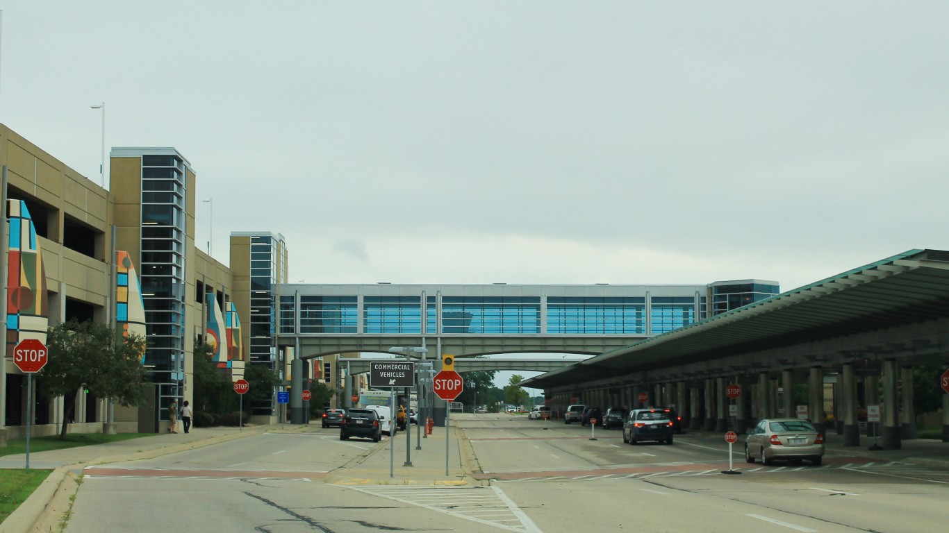 Dane County Regional Airport -... by formulanone