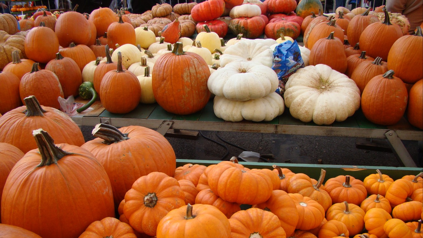 Circleville, Ohio ~ Pumpkin Sh... by VasenkaPhotography