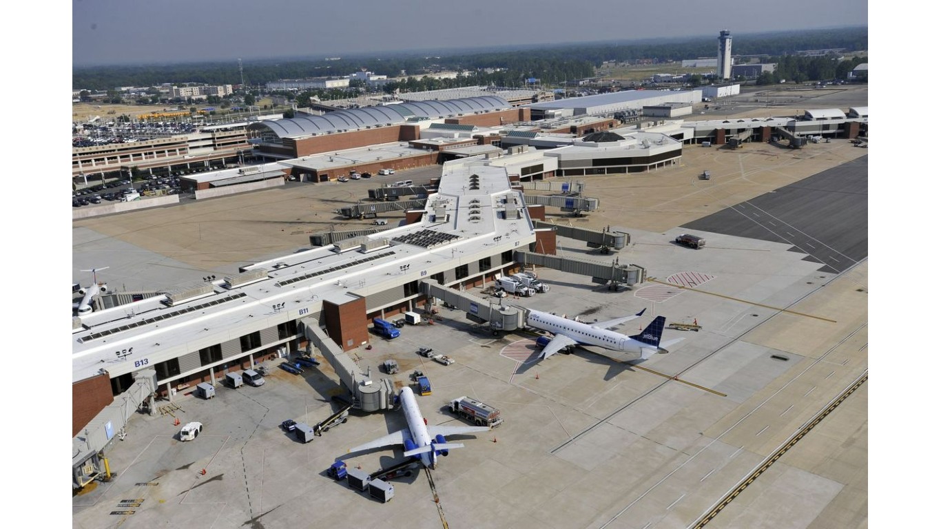 Richmond International Airport by JOE MAHONEY