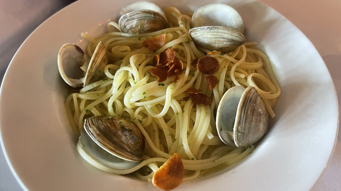 Linguine alla Vongole by Sarah Stierch