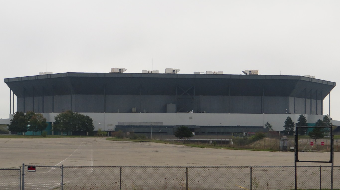 Pontiac Silverdome, Pontiac, M... by Ken Lund