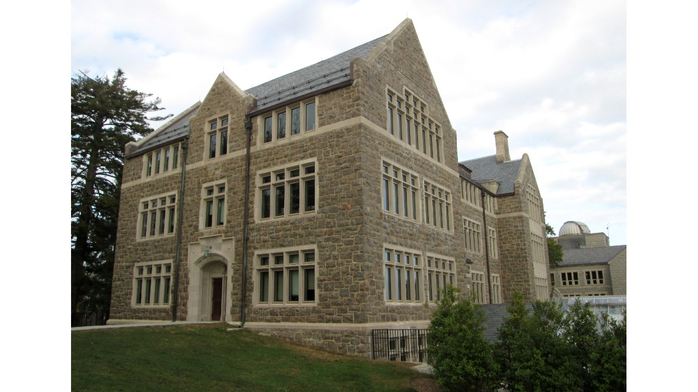 Connecticut College, Fanning Hall by Beyond My Ken