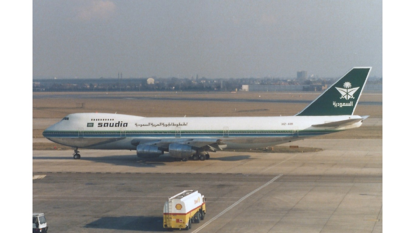 LONDON HEATHROW MARCH 1986 SAUDIA BOEING 747 HZ-AIH by simon butler